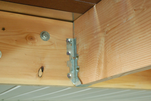 deck joist hanger