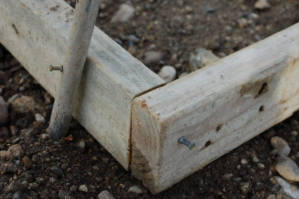 pouring-concrete-pad-nail-corner-stake