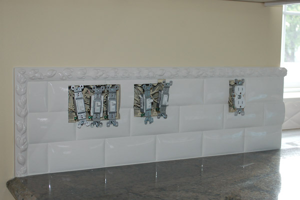 backsplash with trim on